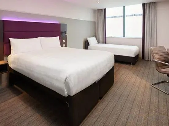 غرفة عائلية بسرير مزدوج مع أريكة، Premier Inn London Uxbridge Town Centre 1/2