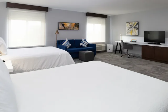 Junior Suite, 2 Queen Beds, Hilton Garden Inn Baton Rouge Airport 2/4