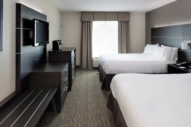 غرفة قياسية بسريرين كوين، Holiday Inn Express And Suites East Wichita I 35 Andover 1/1
