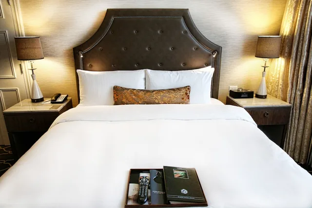 Fairmont, Queen Bed, City View، Hotel Fairmont Palliser 3/6