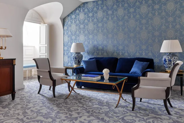 Renaissance, Suite, King Bed, Sofa، Four Seasons Hotel Prague 4/4