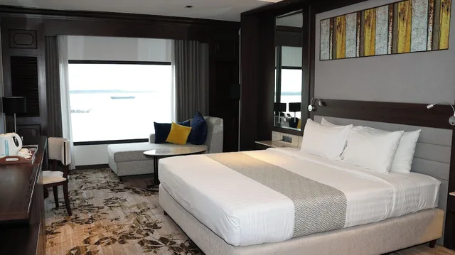 غرفة ديلوكس بسرير كينج بإطلالة على النهر، Cambodiana Hotel 9/10