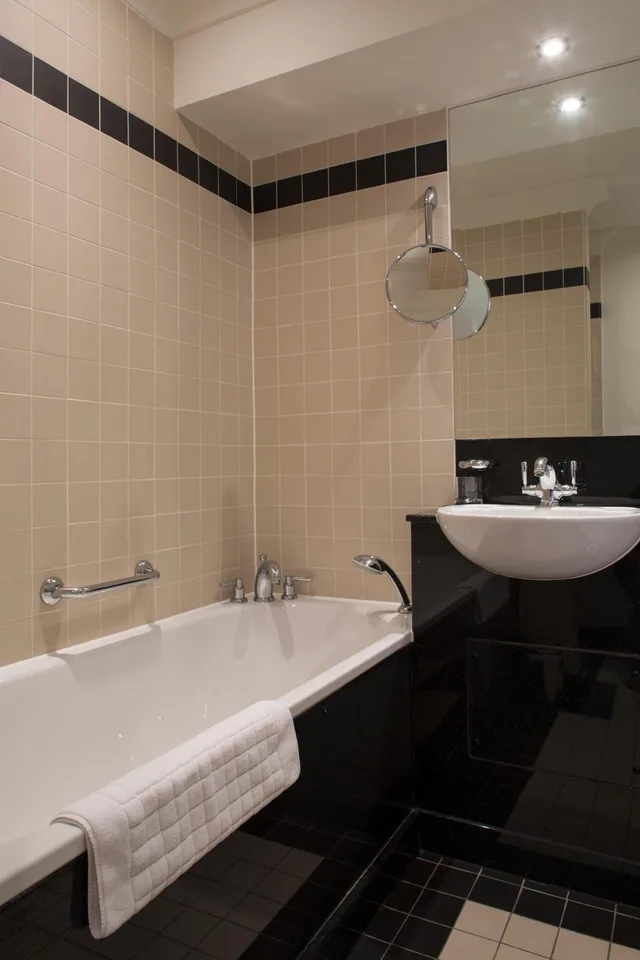Suite, Double Bed, Brandshatch Place Hotel and Spa 1/1