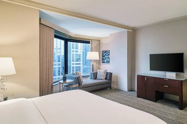 غرفة ديلوكس بسرير كينج، Westin Chicago River North 2/4