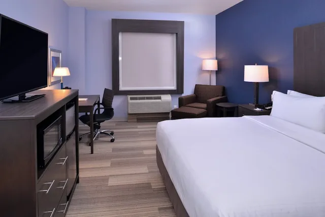 غرفة قياسية بسرير كينج، Holiday Inn Express Amp Suitesloma Linda San Bernardino S 2/3