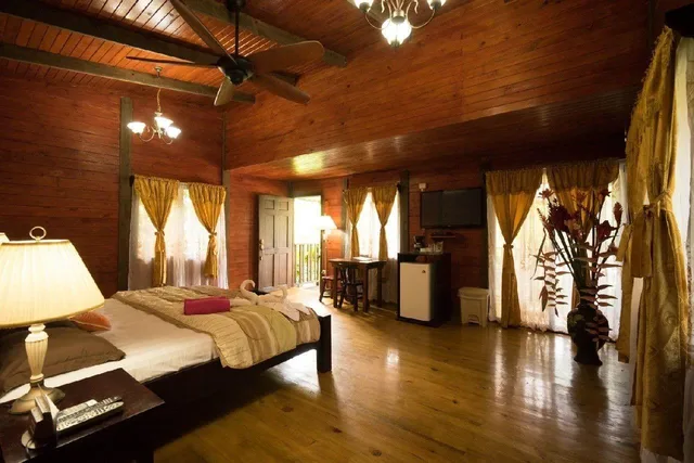 كابينة بسرير كينج، Blue River Resort Hot Springs and Spa 3/5