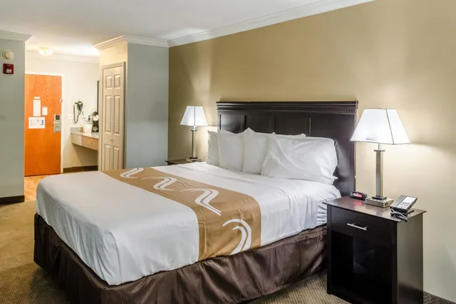 غرفة بسرير كينج، Quality Inn Gulf Shores Airport 1/9
