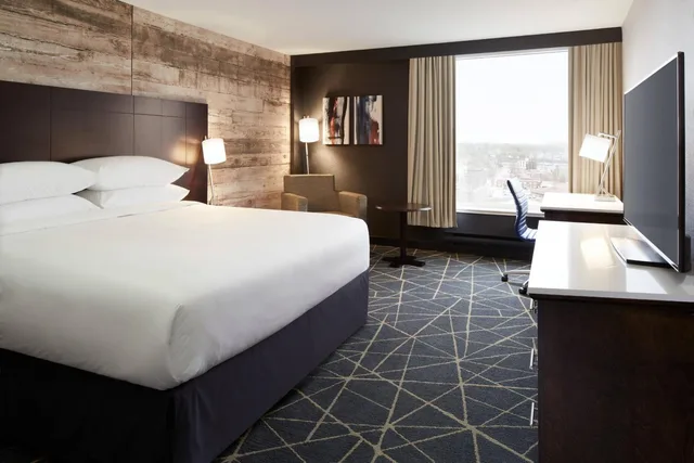 غرفة ديلوكس بسريرين كوين، Delta Hotels By Marriott Sherbrooke Conference Centre 2/6