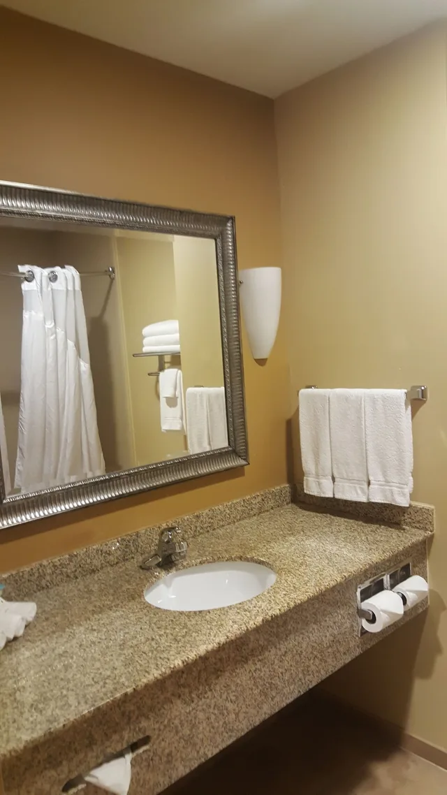 غرفة قياسية بسريرين كوين لذوي الإعاقة، Holiday Inn Express Hotel and Suites Pensacola West-Navy Base 6/6