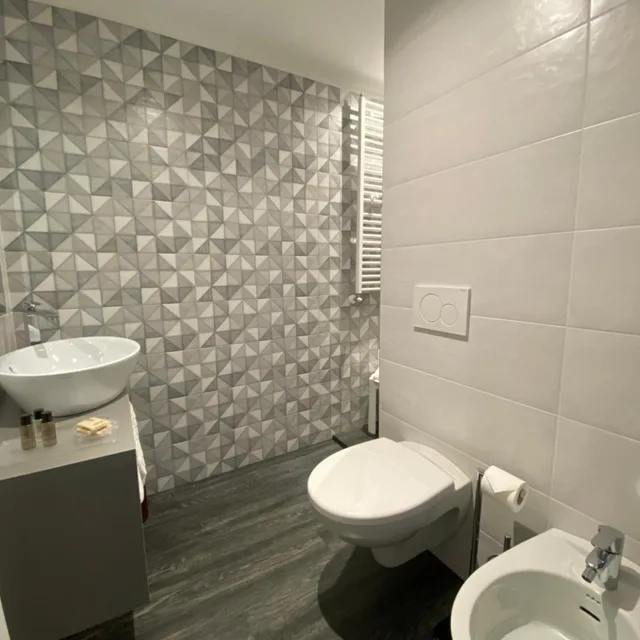 غرفة ثلاثية، Hotel Riviera 10/10