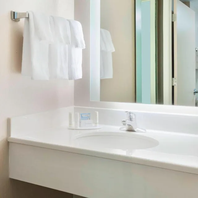 جناح بسريرين مزدوجين مع سرير سحّاب إضافي مع أريكة لذوي الإعاقة، SpringHill Suites by Marriott Asheville 3/4
