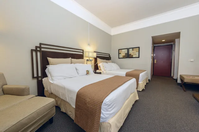 غرفة قياسية بسريرين منفصلين لذوي الإعاقة، Crowne Plaza St Peter S 3/8