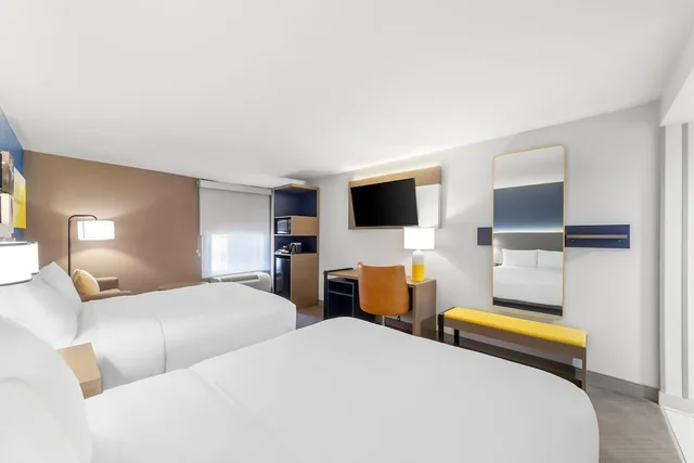 Room, Single, 2 Queen Beds, Sofa, Accessible، Comfort Inn & Suites Portland Corpus Christi 3/9