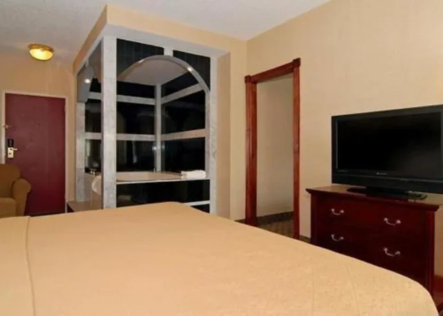 غرفة بسرير كوين لذوي الإعاقة، Quality Inn and Suites Bensalem 3/3