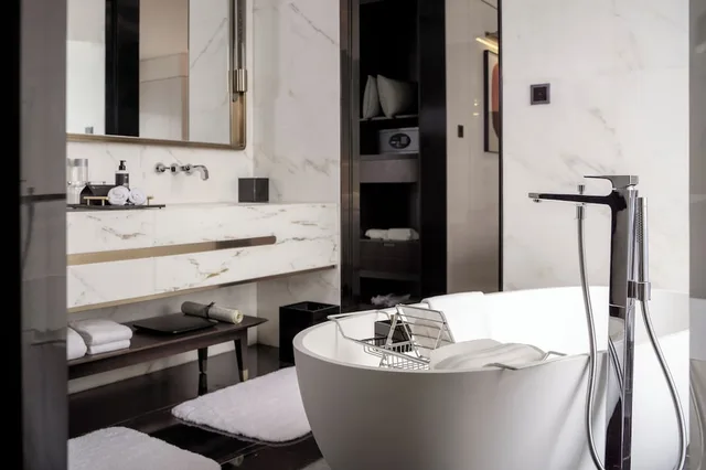 Family Suite, King Bed, Sofa, Club Lounge Access, The Langbo Chengdu, in The Unbound Collection by Hyatt 4/4