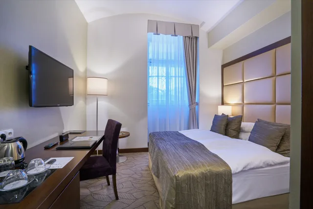 Standard, Double Bed, Attic، Kosher Hotel KING DAVID Prague 4/8