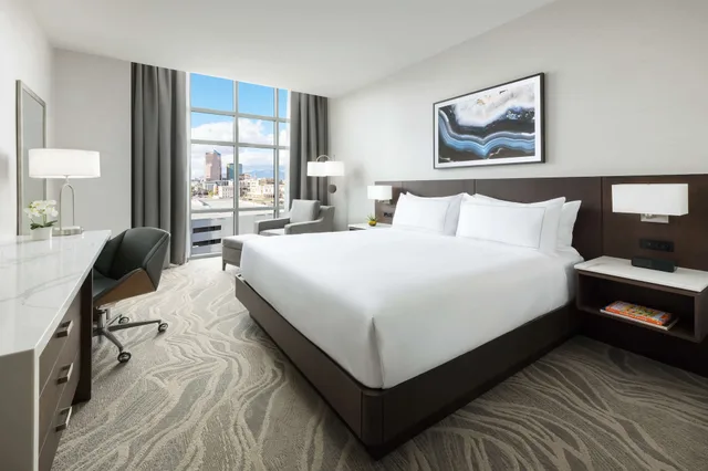 غرفة بسرير كينج لذوي الإعاقة، Doubletree By Hilton Tucson Downtown Convention Center 2/6