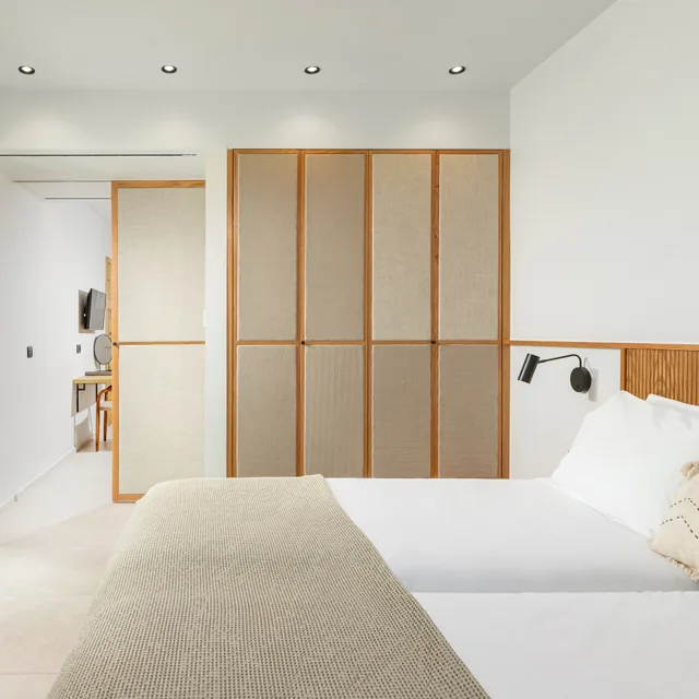 بنغل، Caravia Beach 2/4