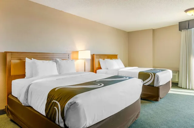 غرفة بسريرين كوين مع أريكة لذوي الإعاقة، Comfort Suites Idaho Falls 2/9