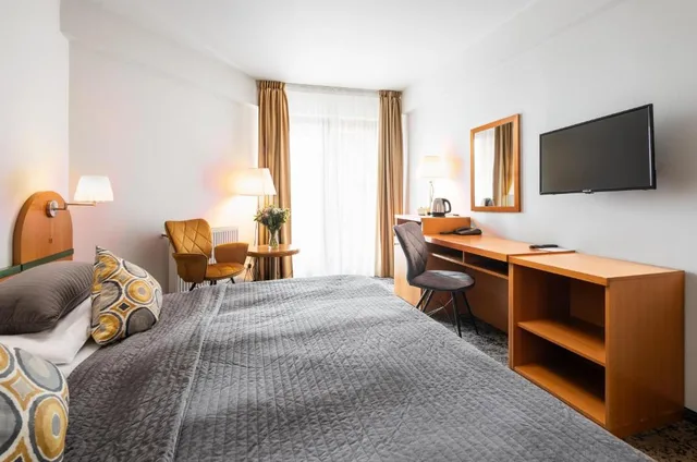 Deluxe, Twin Beds, Balcony, Troja 2/4