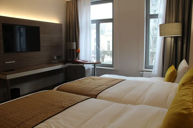 Comfort Triple Room, Leonardo Hotel Antwerp 1/7