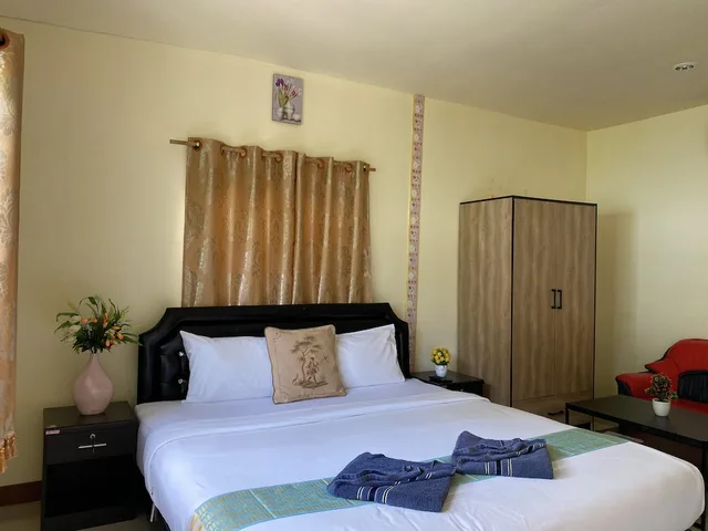 غرفة سوبيريور بسرير كينج بإطلالة على الحديقة مع أريكة، Everest Resort 3/4