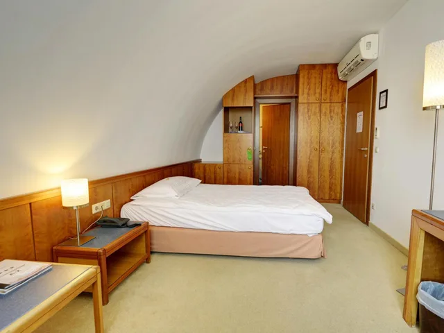 Room, Single, Atrigon 4/15