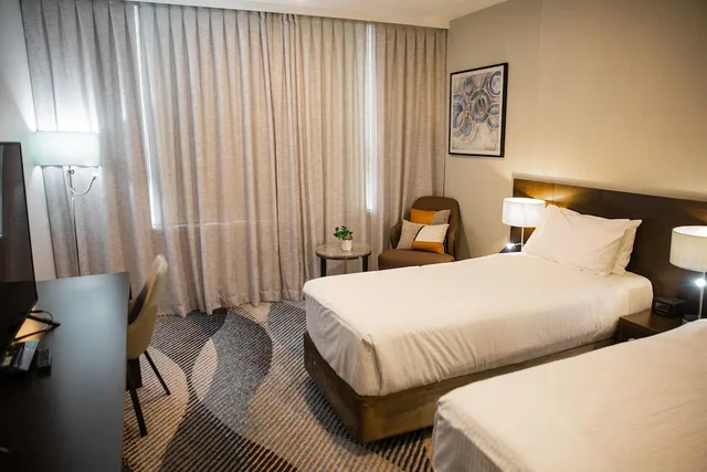 غرفة تنفيذية، Royal Pacific Hotel 3/10