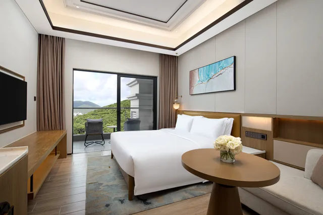 غرفة قياسية بسرير كينج بإطلالة على الجبل، Holiday Inn & Suites SANYA YALONG BAY 2/2