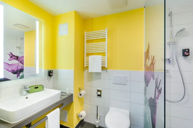 غرفة عائلية ثلاثية بسرير كوين مع أريكة، Felix Hotel Kaufbeuren 7/8
