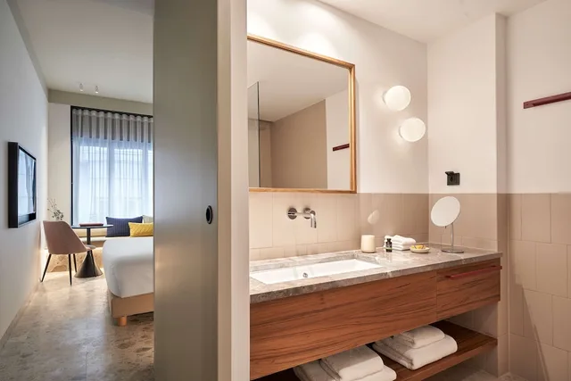غرفة سيغنتشر بسرير كينج، The Social Athens Hotel, a member of Radisson Individuals 6/6