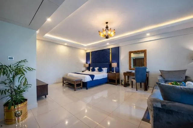 غرفة بريميير بسرير كينج بإطلالة على الجبل، ENVOY CONTINENTAL HOTEL 2/2