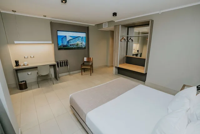 غرفة قياسية بسرير كينج لذوي الإعاقة، Best Western Ferrat 1/6