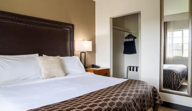 Junior Suite, Superior, King Bed, Village View، Running Y Ranch Resort 3/4