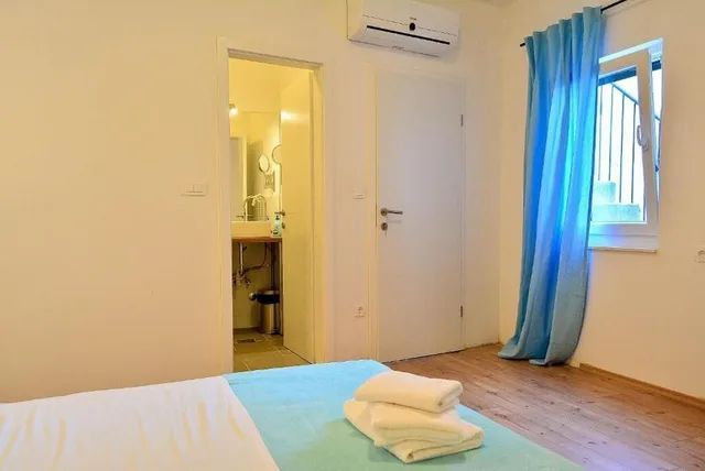 غرفة أساسية بسرير كوين، Golden B&B 2/6
