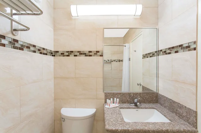 غرفة بسريرين كوين لذوي الإعاقة، Days Inn by Wyndham Indio 5/8