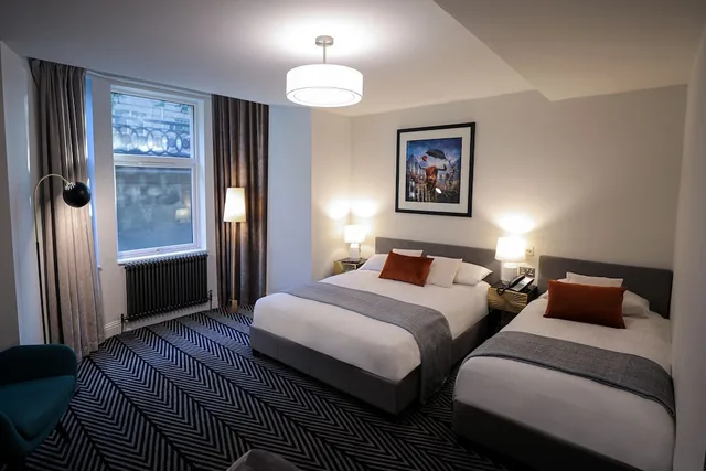 غرفة عائلية بسرير كينج وسرير فردي، Beersbridge Lodge 1/3