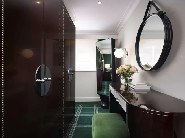 جناح ديلوكس بسرير كينج مع أريكة بمنطقة جلوس، Sofitel London St James 4/5