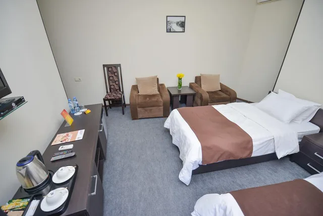 Room, Double or Twin Bed, Balcony, City Inn Tbilisi 5/8