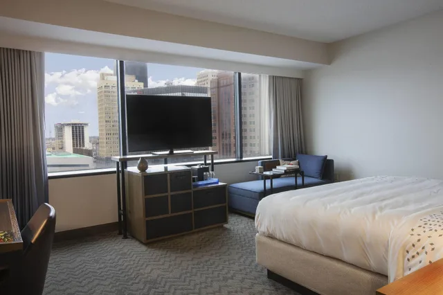 غرفة بسرير كينج بإطلالة على المدينة، RENAISSANCE TOLEDO DOWNTOWN HOTEL 6/7