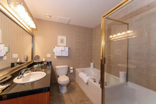 غرفة قياسية بسرير كينج مع أريكة، Prestige Harbourfront Resort, WorldHotels Luxury 4/4