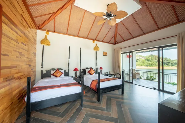 Grand, Villa, King Bed, Lake Side, Lake View, Phong Nha Lake House 9/10