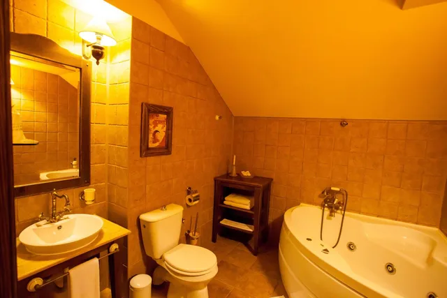 جناح جونيور، Bella Muzica Hotel 3/3