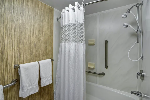 غرفة بسرير مزدوج لذوي الإعاقة، Hampton Inn Milford, CT 6/6