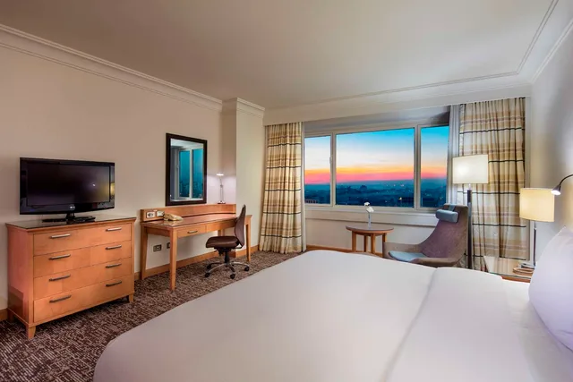 غرفة بسرير كينج بإطلالة على المدينة، Adana HiltonSA 5/7