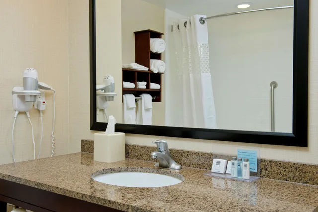غرفة بسرير كينج، Hampton Inn And Suites Ocean City Bayfront Convention Center 10/10