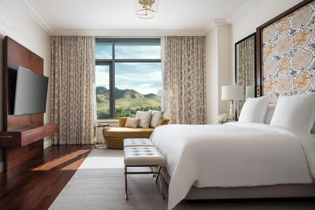 جناح ركني لذوي الإعاقة، Four Seasons Hotel Westlake Village 1/3