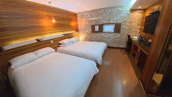 غرفة ديلوكس رباعية، Friendly Dh Naissance Hotel By Mindrum Group 1/2