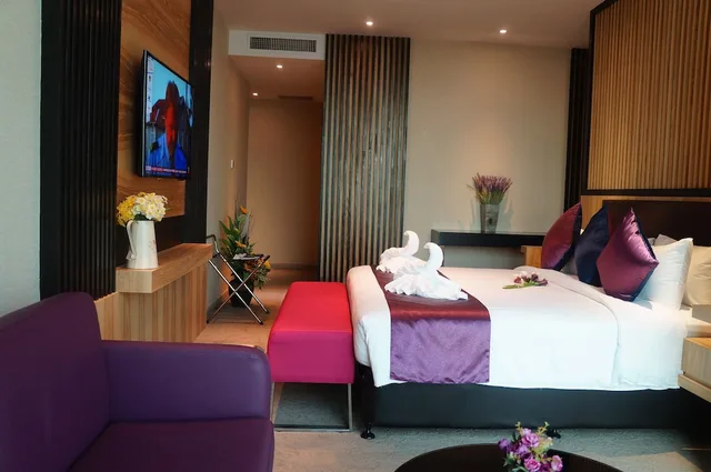 Green, Suite, King Bed، Greens Hotel And Suites 5/7