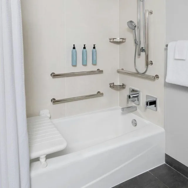 غرفة كبيرة بسرير كوين، Courtyard By Marriott Columbus Osu 2/7